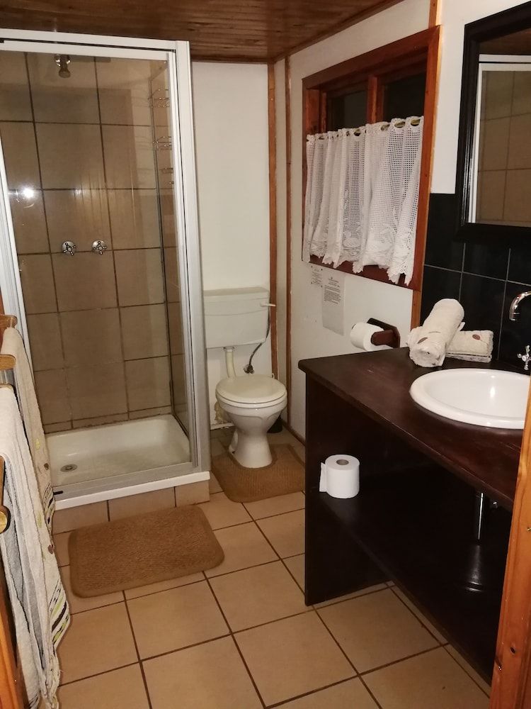 Woodland Gardens Romantic Chalet, 1 Bedroom, Non Smoking, Garden View 4