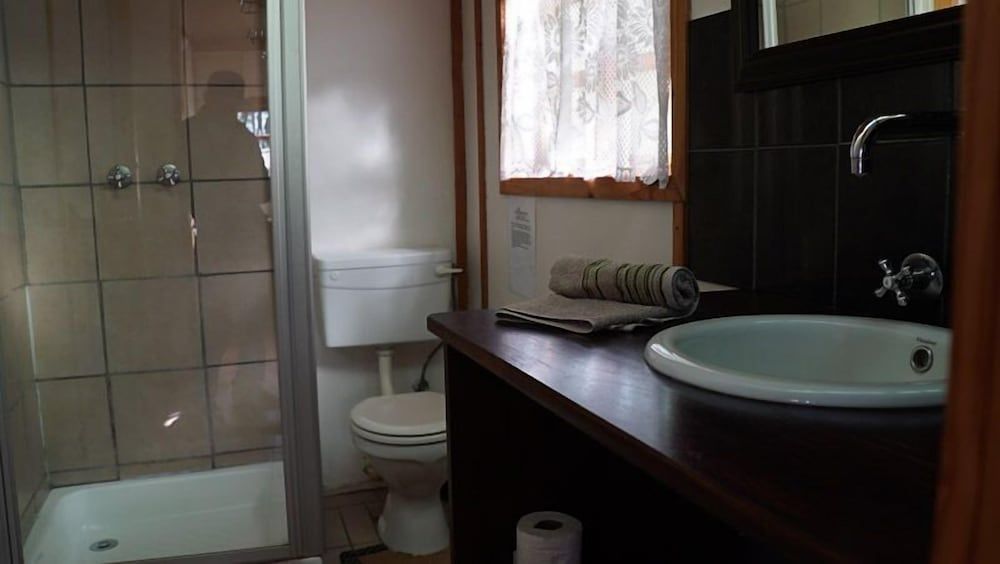 Woodland Gardens Romantic Chalet, 1 Bedroom, Non Smoking, Bathtub 3