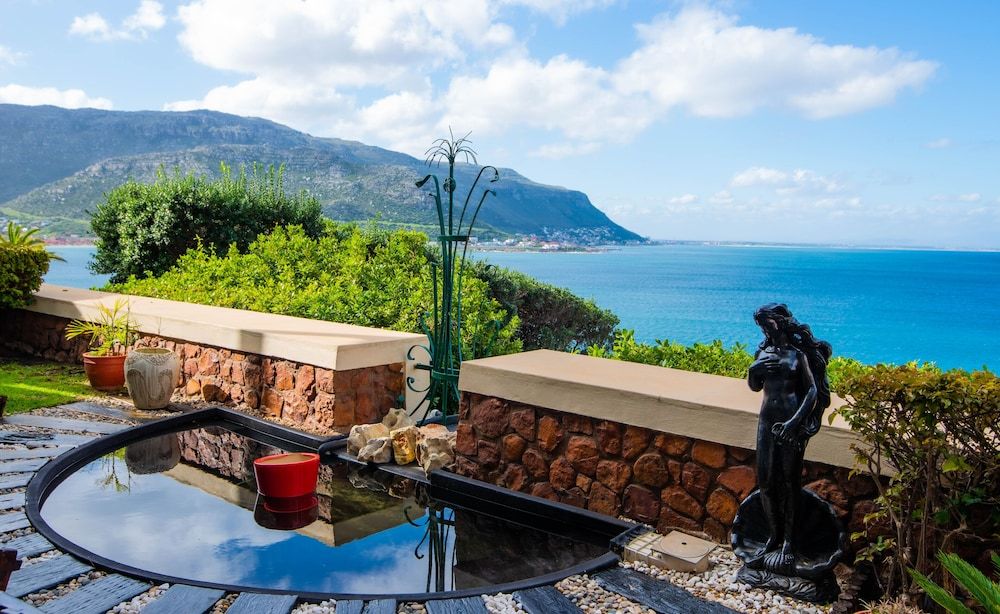 A Whale of a Time Neptune Garden Apartment 7