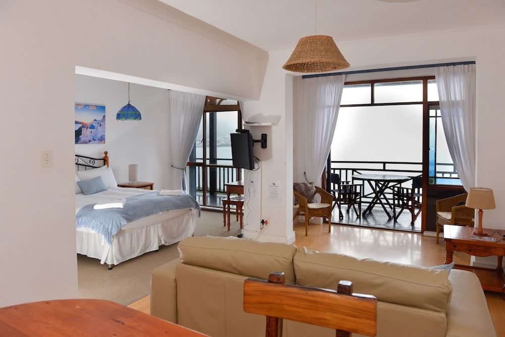 A Whale of a Time Apartment (Orca) 7