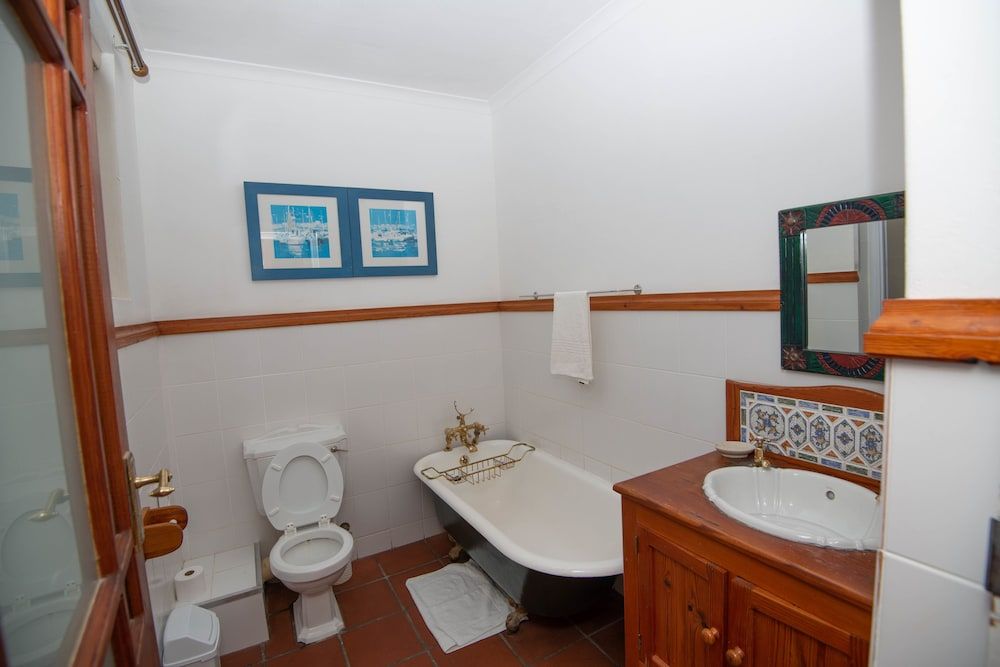 A Whale of a Time Apartment (Orca) 8