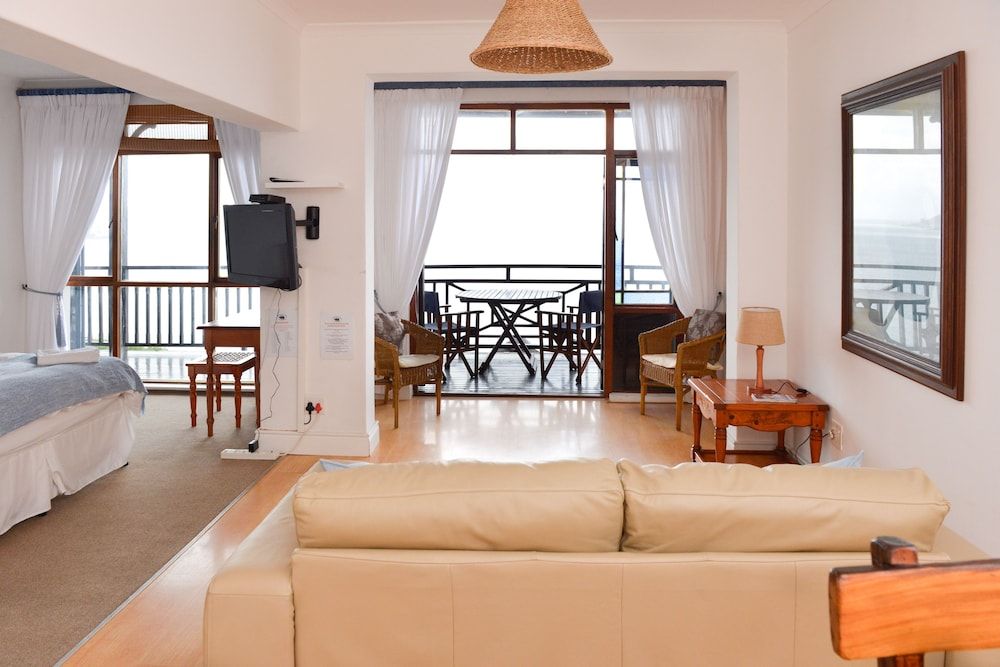 A Whale of a Time Apartment (Orca) 5