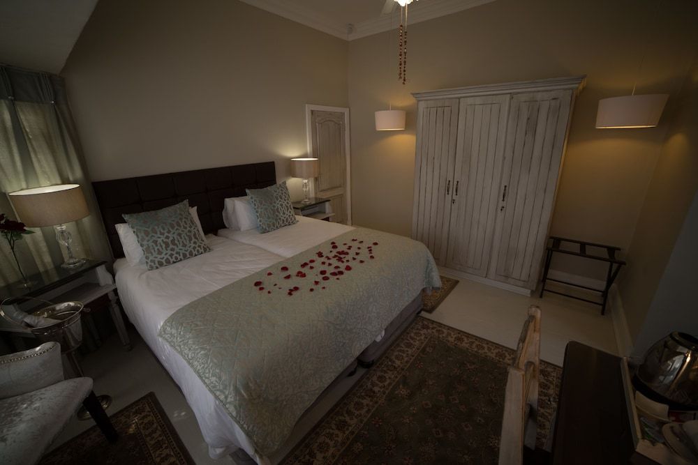 Grey Manor Guesthouse Luxury Twin Room, 1 Bedroom 2