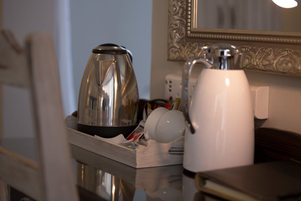 Grey Manor Guesthouse Luxury Twin Room, 1 Bedroom 5