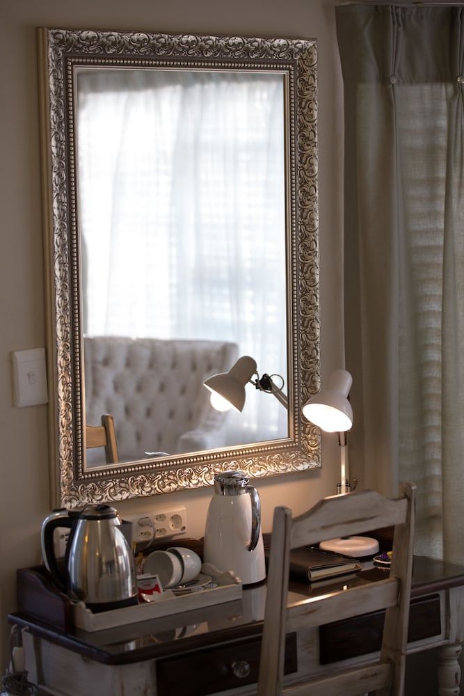 Grey Manor Guesthouse Luxury Twin Room, 1 Bedroom 4