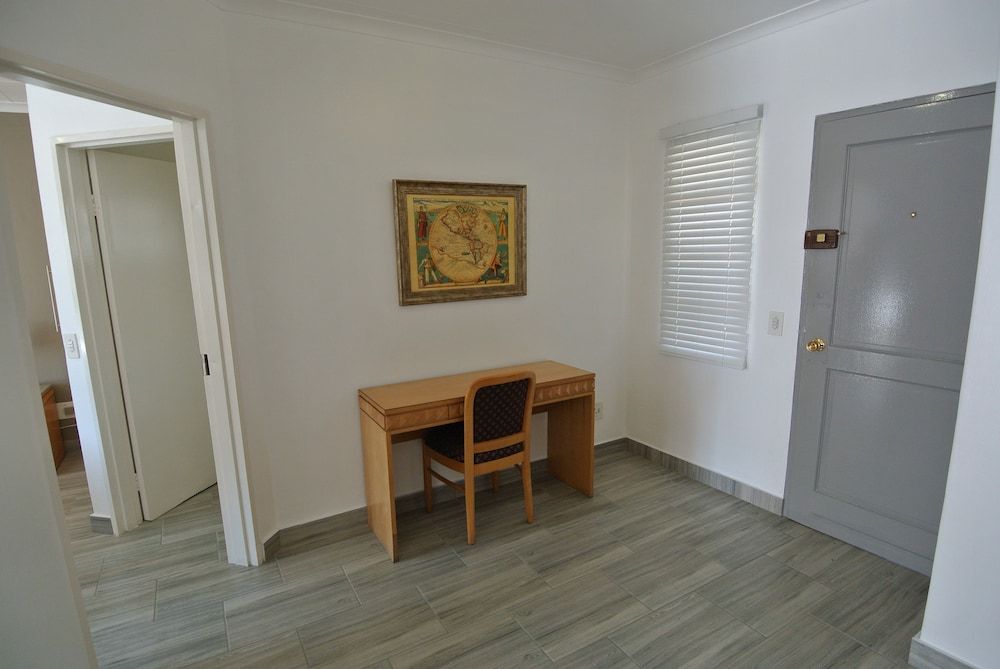 Airport Inn and Suites Standard Double Room 4