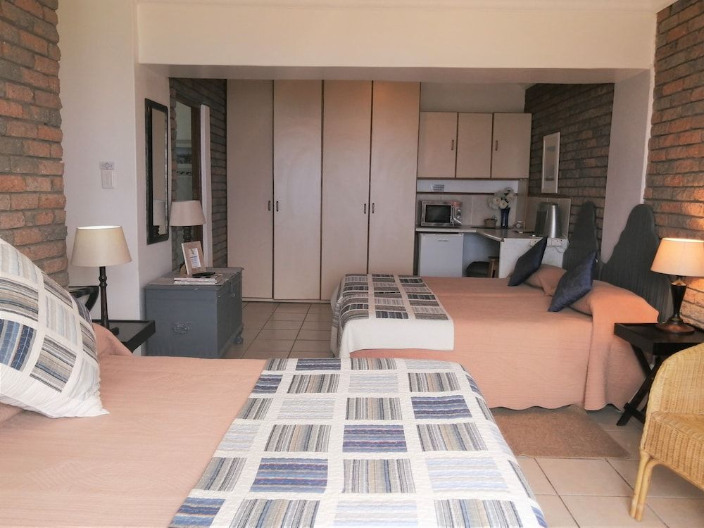 Amzee Bokmakierie Guest House Karveel Self catering 3