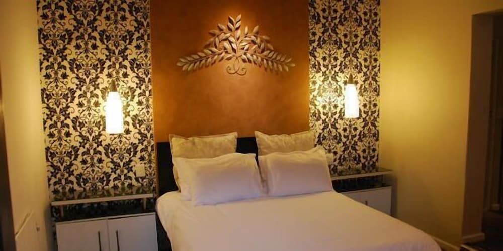 Knysna Inn Courtyard units: with Queen & Single bed 2 2