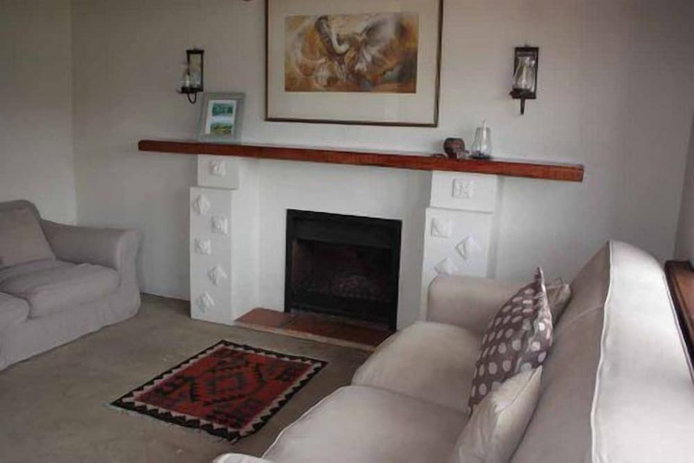 Tides Lodge Cob Cottage 5