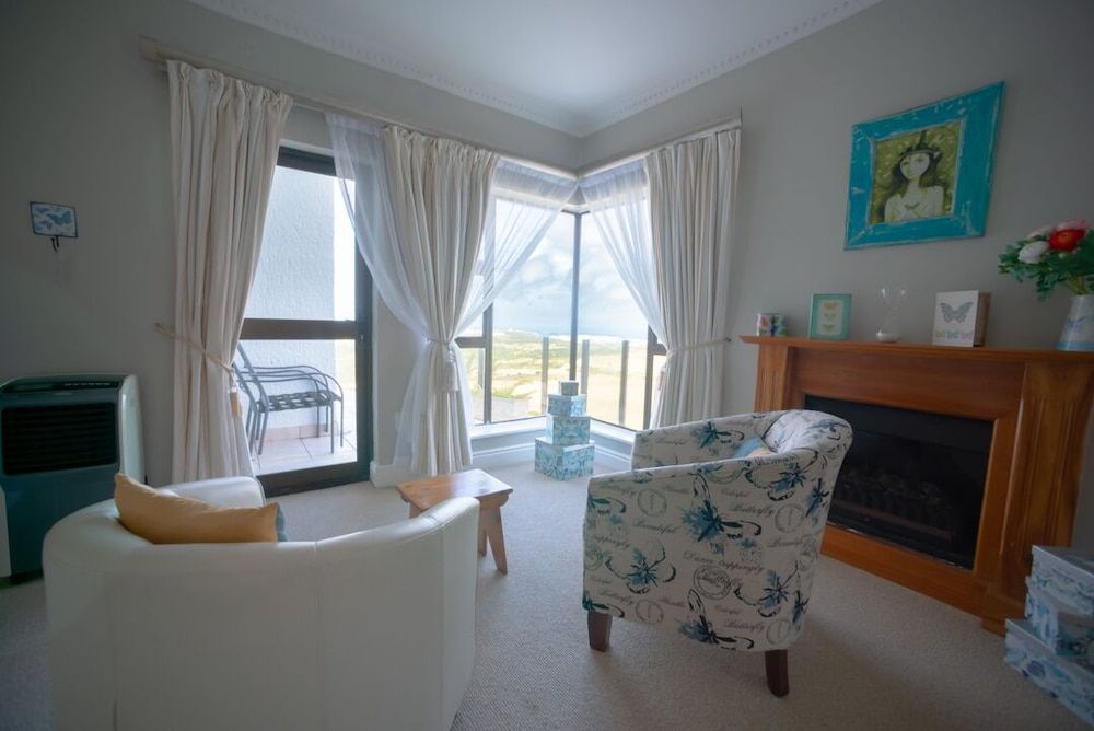 Deluxe Room, 1 King Bed, Ensuite, Mountain View