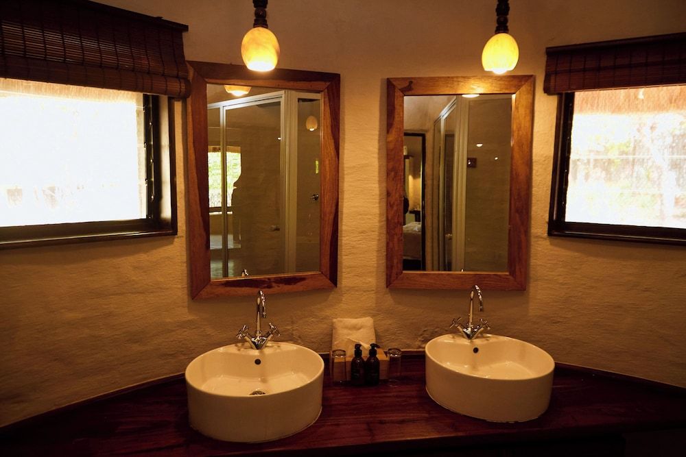Mopane Bush Lodge Classic Room 2