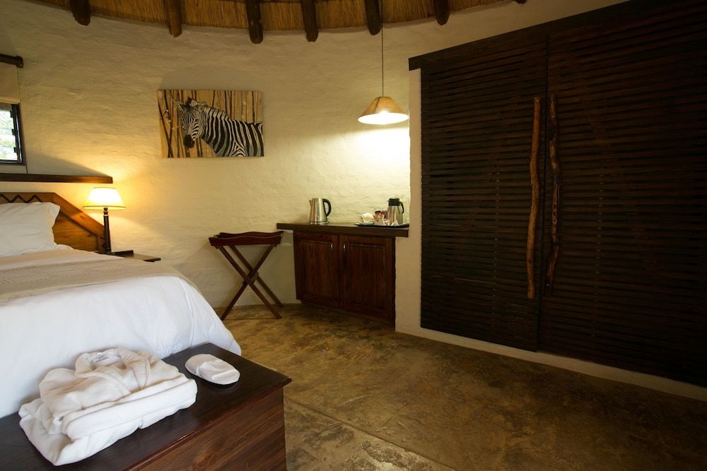 Mopane Bush Lodge Classic Room 4