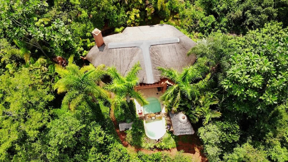 Timamoon Lodge Room (Bombay Moon) 2