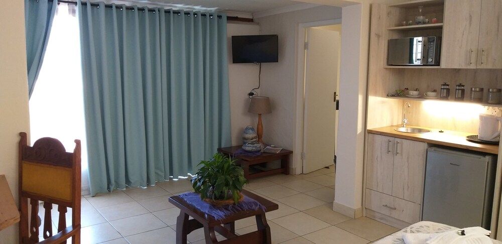 Superior Suite (Upstairs Suite 5)