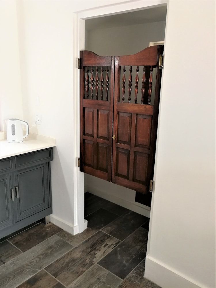 At 98 on Lynburn Guest House Luxury Suite, 1 Bedroom, Garden View 9