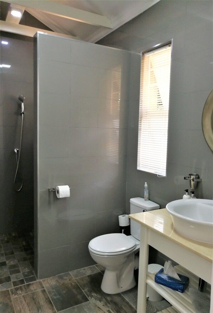 At 98 on Lynburn Guest House Luxury Suite, 1 Bedroom, Garden View 10