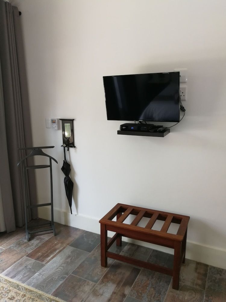 At 98 on Lynburn Guest House Luxury Suite, 1 Bedroom, Garden View 17