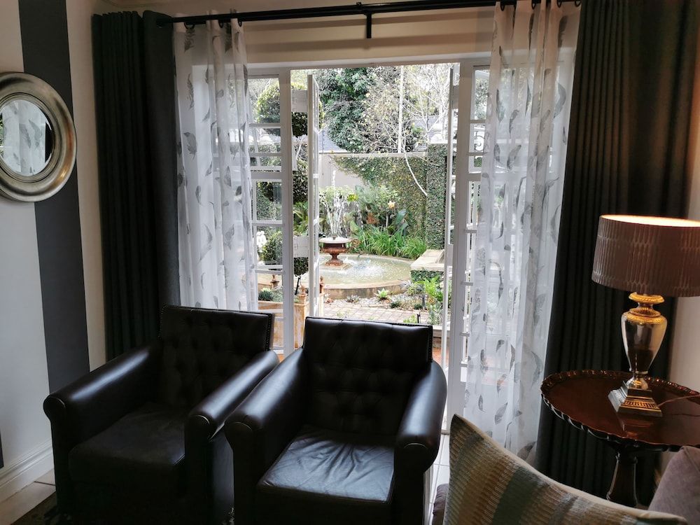 At 98 on Lynburn Guest House Executive Suite, 1 Bedroom (Executive Suite) 15