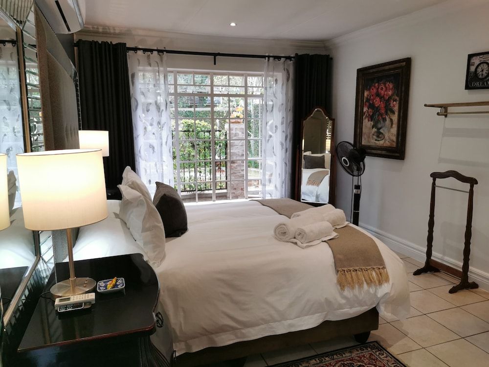 At 98 on Lynburn Guest House Executive Suite, 1 Bedroom (Executive Suite) 2