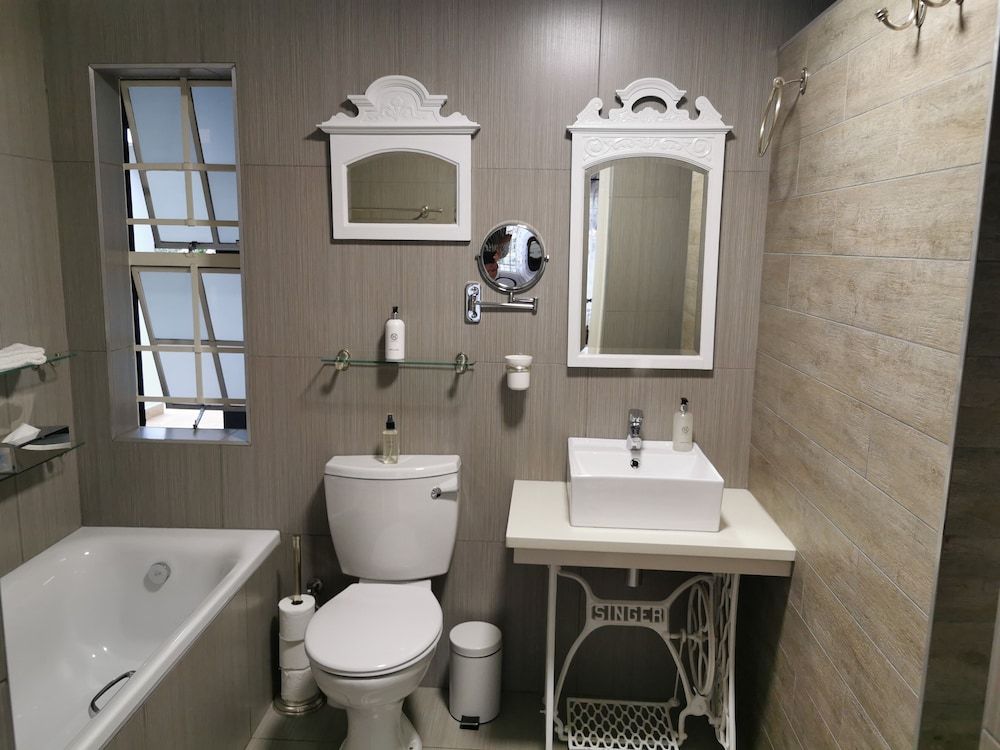 At 98 on Lynburn Guest House Executive Suite, 1 Bedroom (Executive Suite) 10