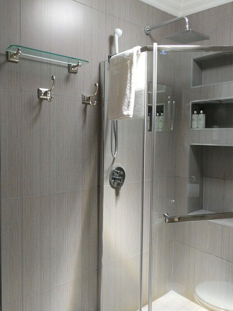 At 98 on Lynburn Guest House Family Suite, 2 Bedrooms (Two-Bedroom Suite) 5