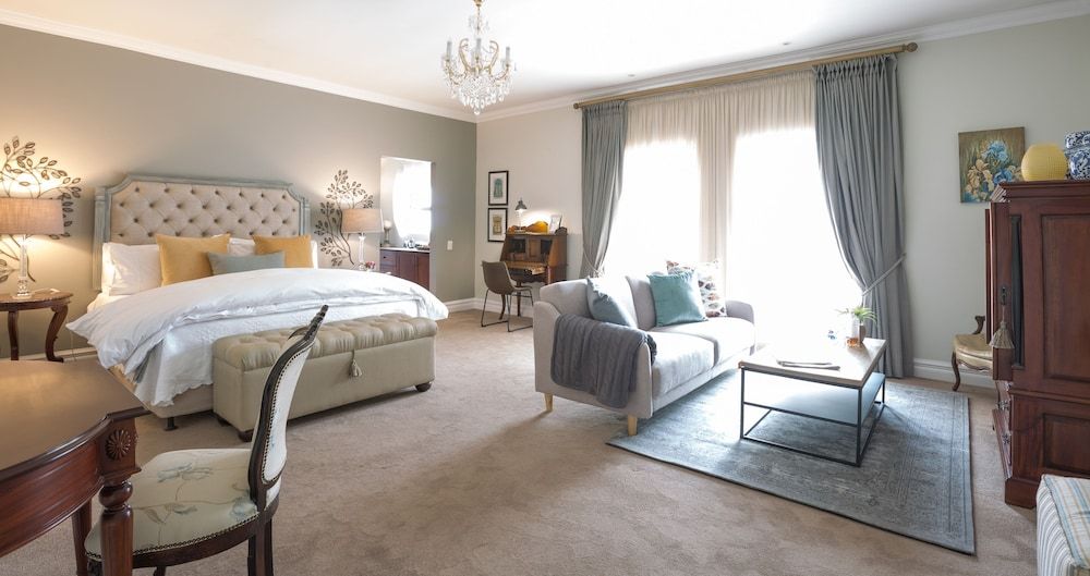 58 On Hume Executive Room, 1 King Bed