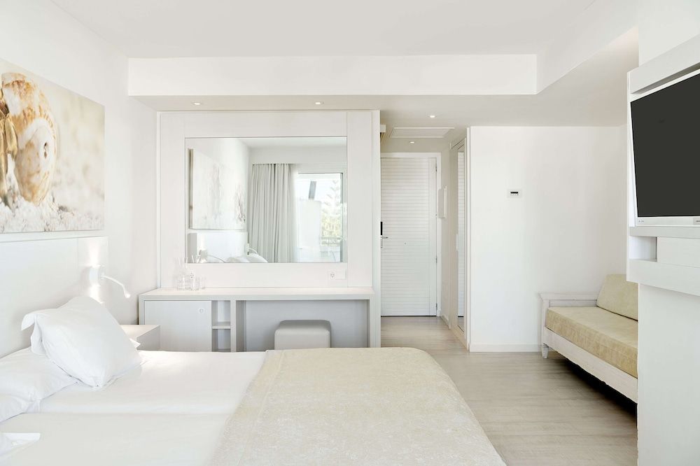 Iberostar Waves Cristina Triple Room, Balcony (2 Adults & 1 Child) 2