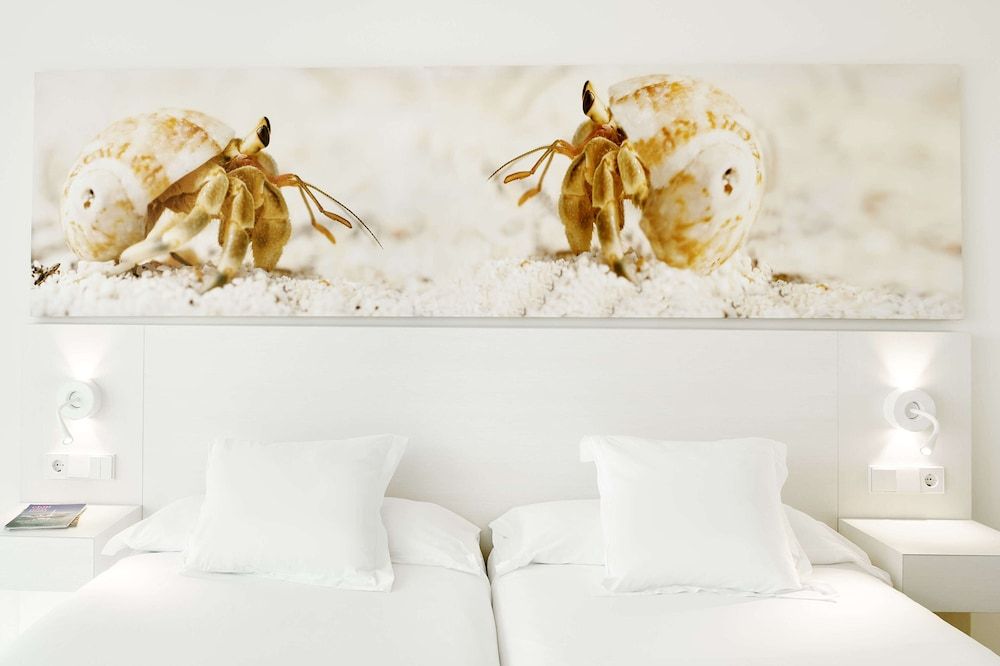 Iberostar Waves Cristina Triple Room, Balcony (2 Adults & 1 Child) 4