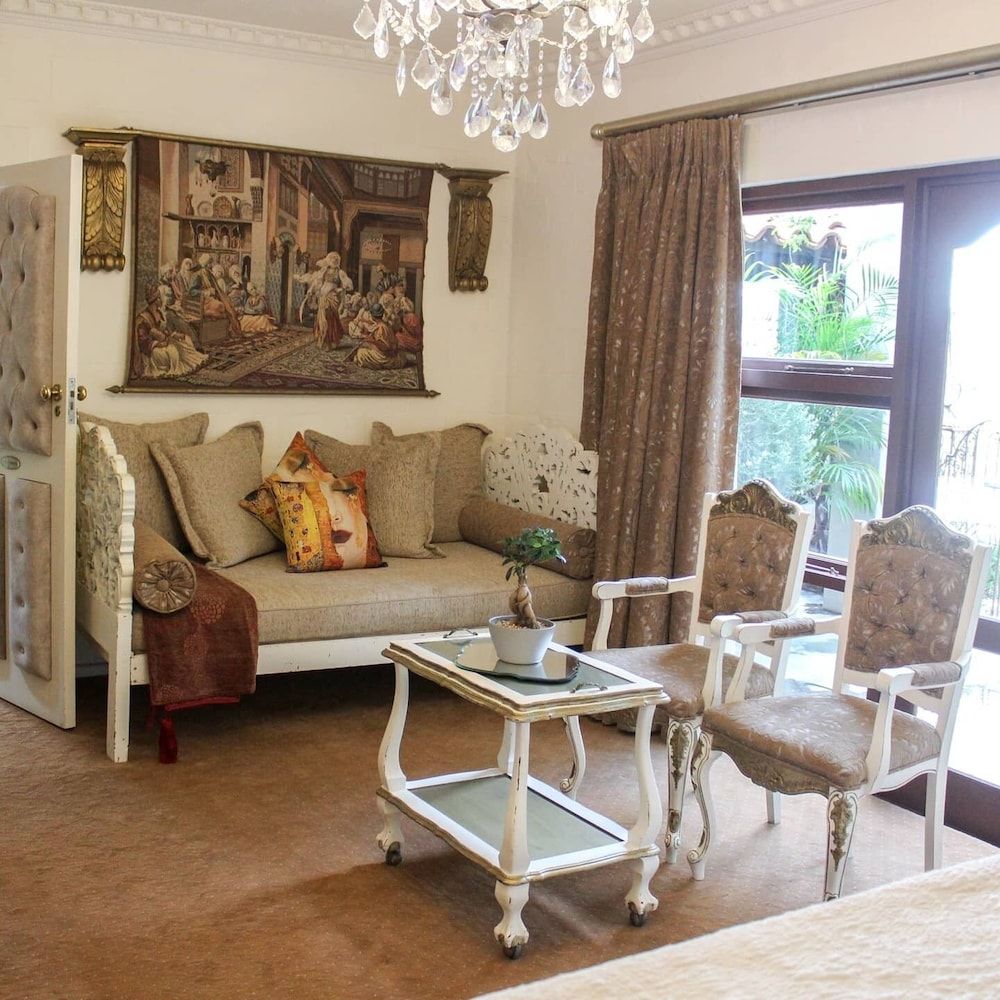 Rexford Manor Kingsman Room 3