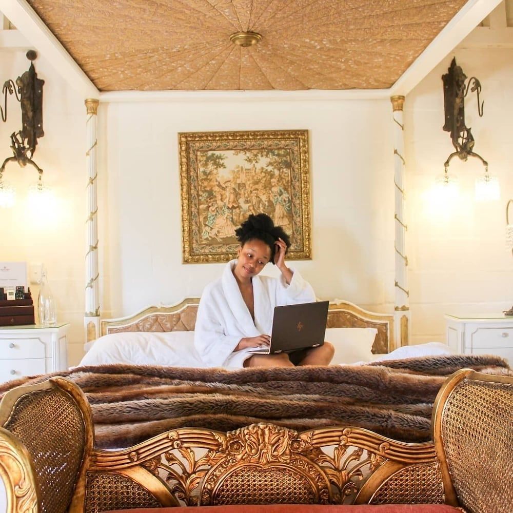 Rexford Manor Honeymoon Suite 2