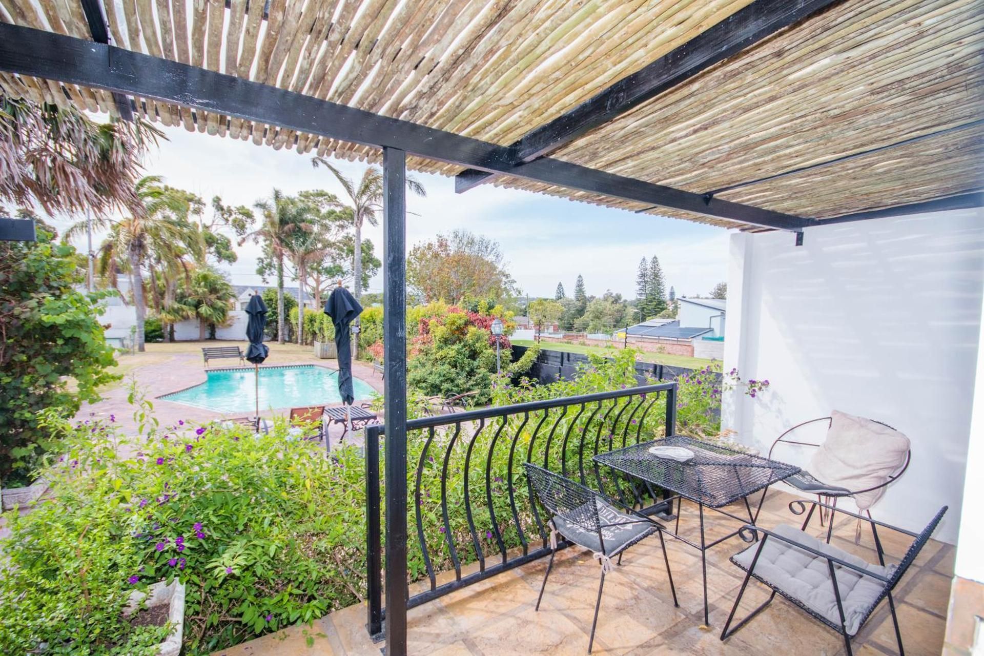 Forest Hall Guest House Luxury King Bed 2