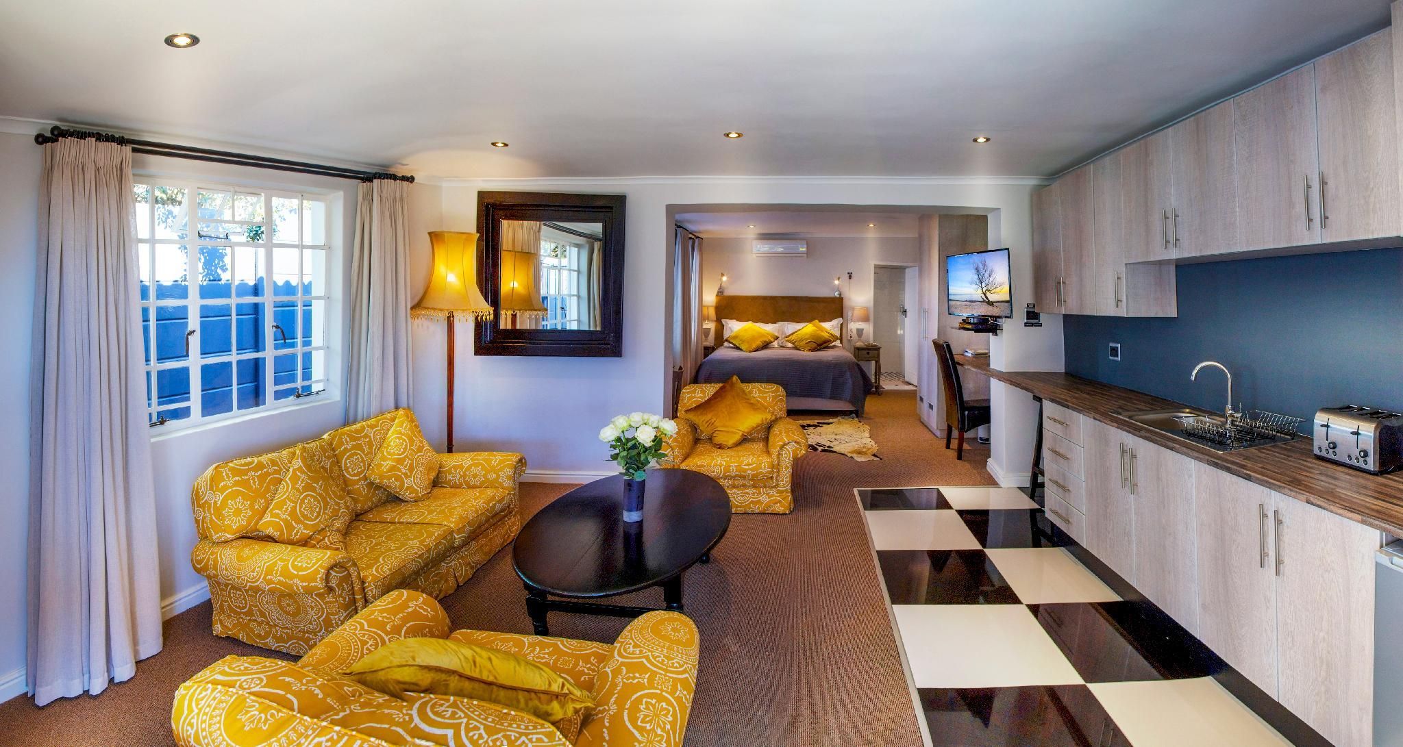 Forest Hall Guest House Luxury King Bed