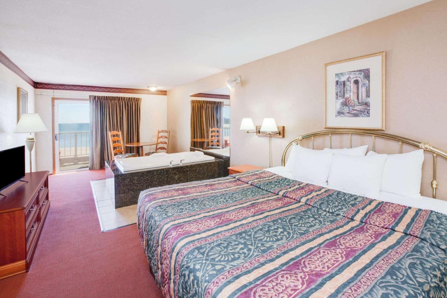 1 King Bed Deluxe Room Lake View Non-Smoking