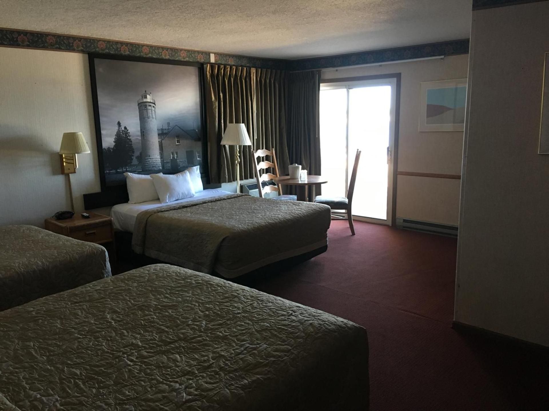 3 Queen Beds Lake View Non-Smoking