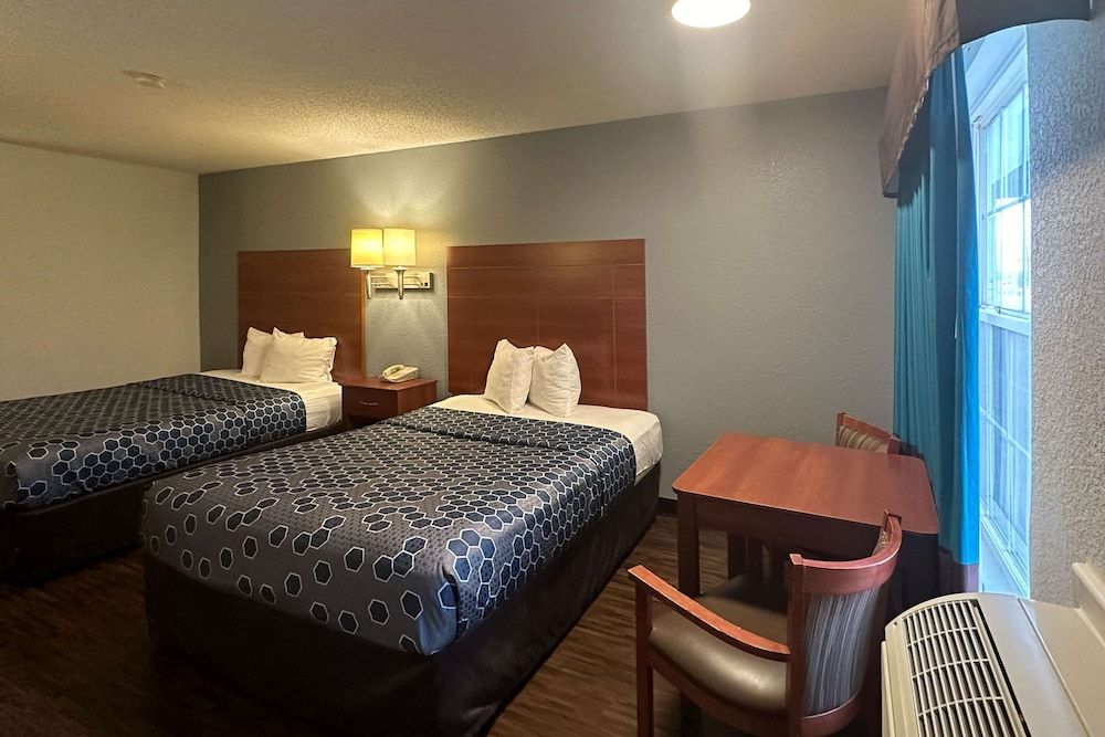 Room, 2 Queen Beds, Smoking