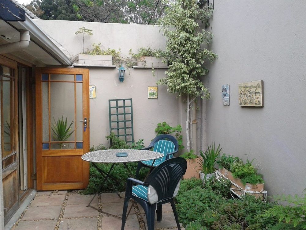 Glenhaven Guesthouse Courtyard Cottage 8