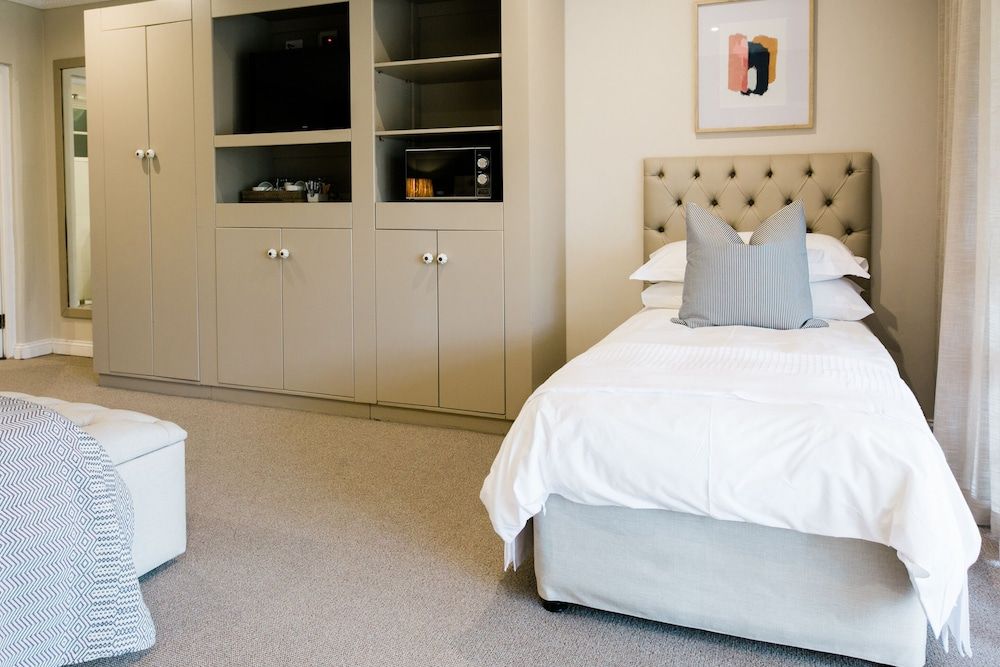 Family Rooms, No Fireplace