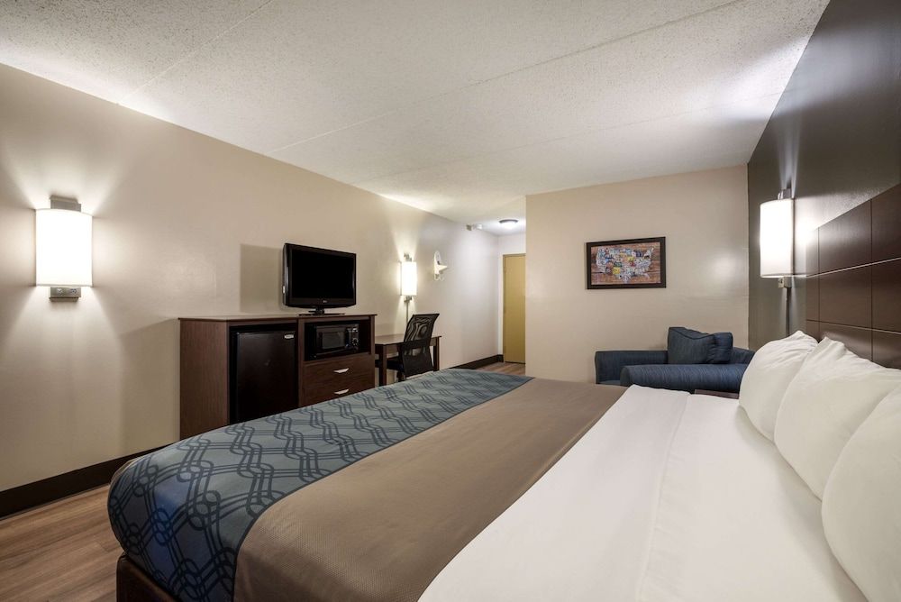 Standard Room, 1 King Bed, Non Smoking (Upper Floor, No Pets)