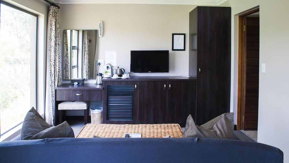 The Blades Luxury Room 6