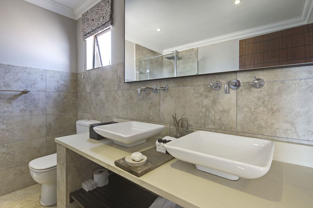 The Blades Luxury Room 5