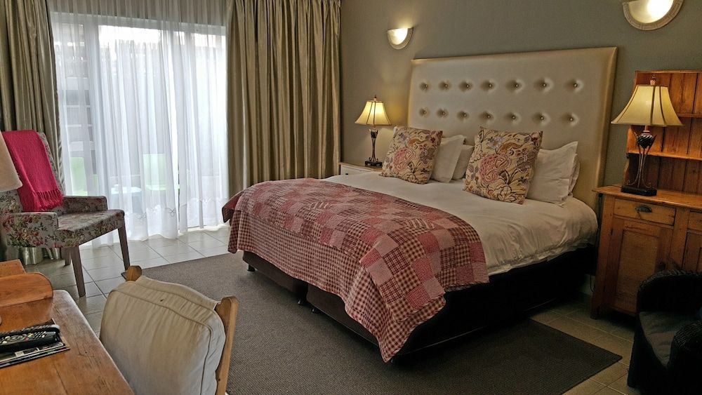 The Mandyville Classic Room 7