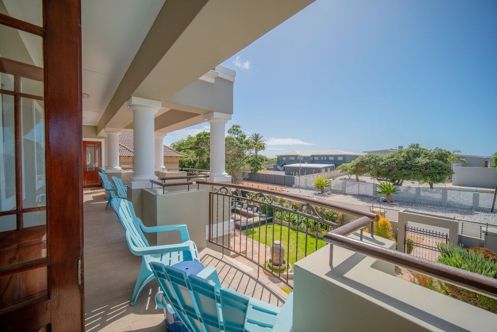 The Mandyville Executive Room 5