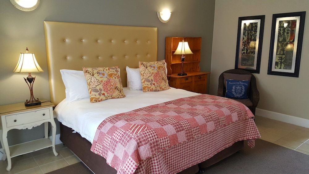 The Mandyville Classic Room 5