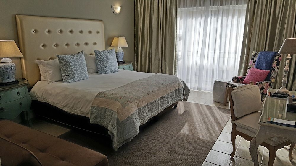 The Mandyville Classic Room 6