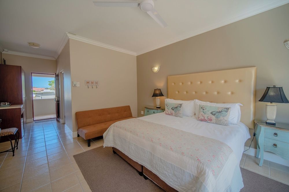 The Mandyville Family Room 2