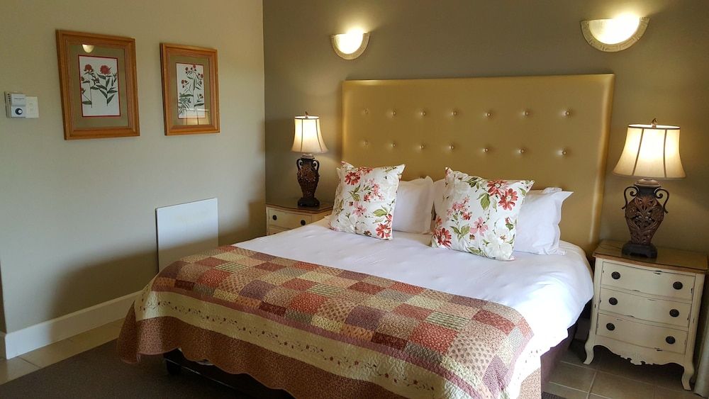 The Mandyville Classic Room 3