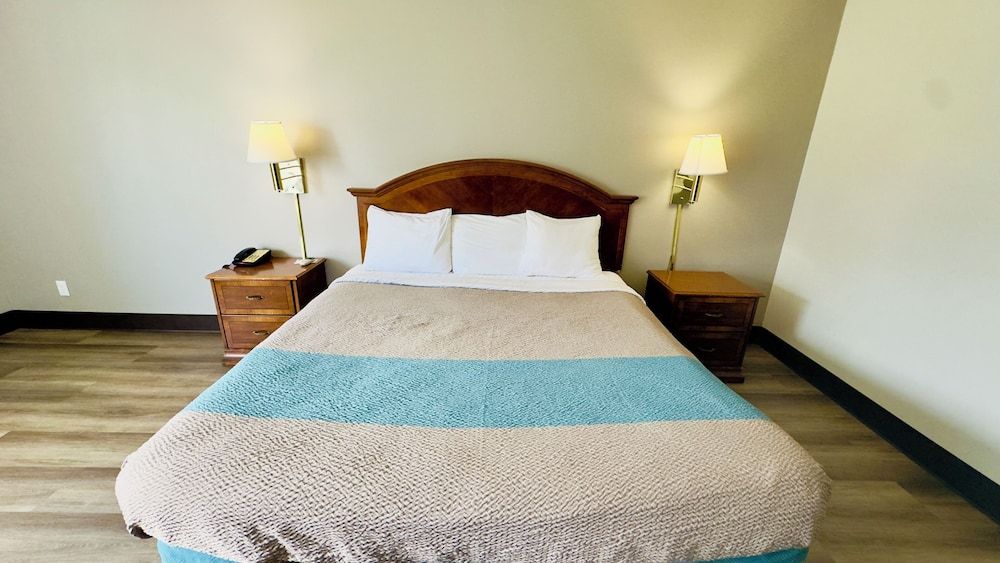 Motel 6 McGraw, NY - Cortland Standard Room, 1 King Bed, Non Smoking 3