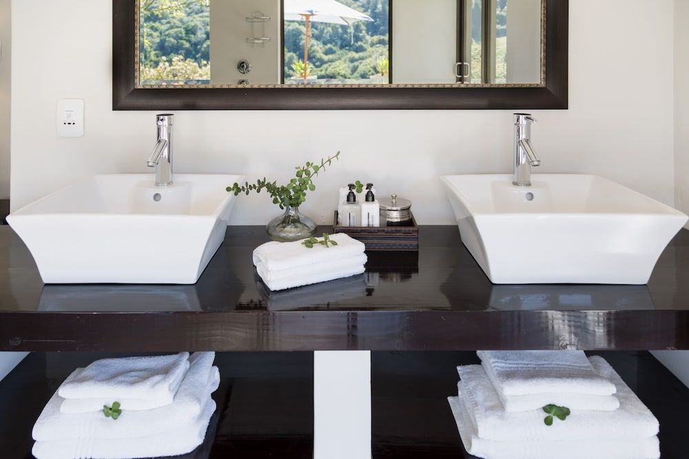 Hopewell Private Game Reserve Rhino Private Suite with Swimming Pool 11