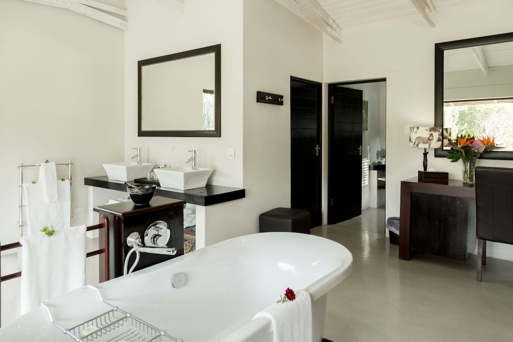 Hopewell Private Game Reserve Rhino Private Suite with Swimming Pool 16