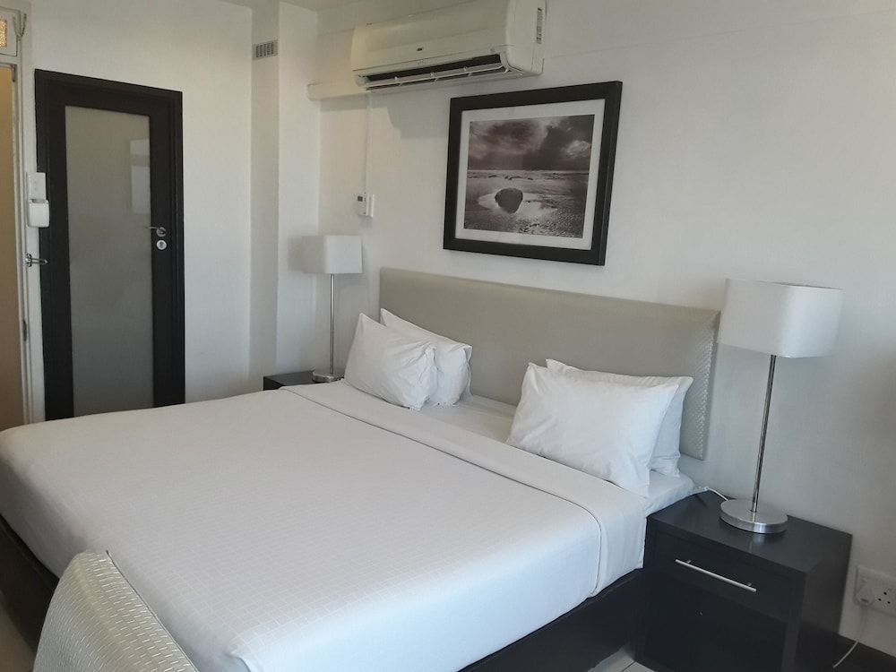 Parade Hotel Family Room, Partial Ocean View (4 Sleeper) 2